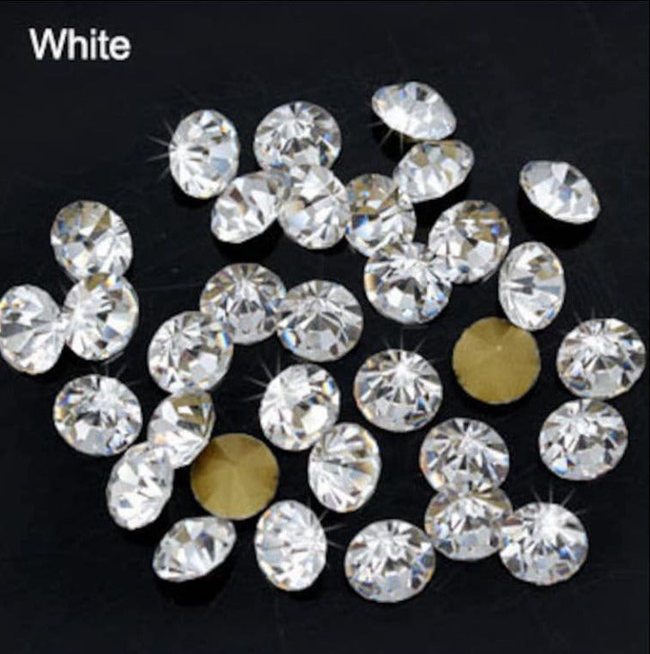 White Color Chatons / Rhinestone